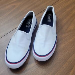 White boat keds